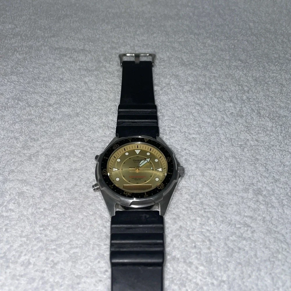 Casio Watch AMW-3200 Chronograph Quartz, digital screen, needs Battery 2A